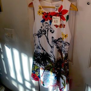 Classic beautiful summer dress wear it anywhere fabulous!